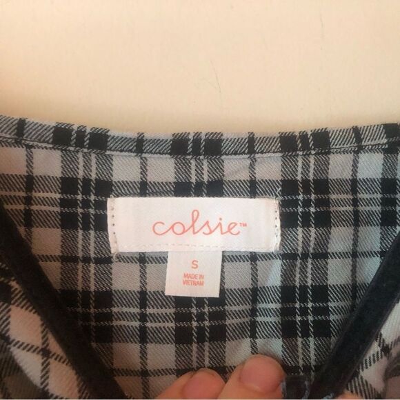 📳 Colsie | Plaid Black Cropped Cami - Picture 2 of 3